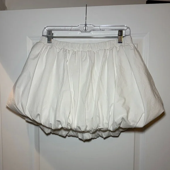 Aritzia | Sunday Best 100% Cotton White Bubble Mini Skirt - Picture 2 of 3